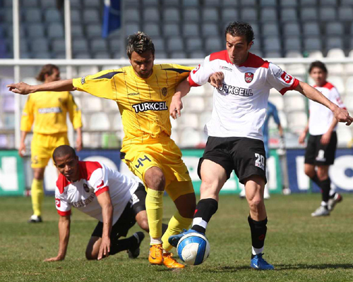 آخرهم عمر فايد.. أبرز المحترفين المصريين في الدوري التركي